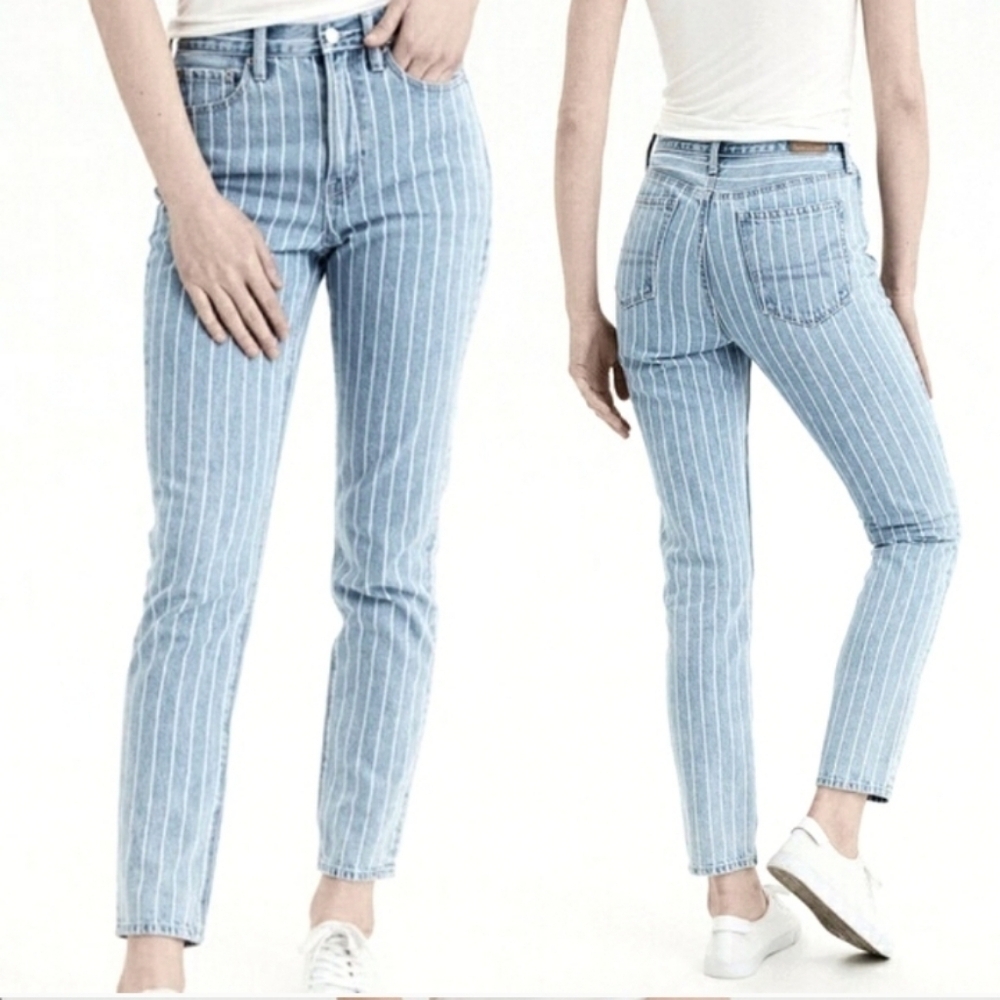 NWT American Eagle Mom Jean Retro Indigo Stripe, Light Wash